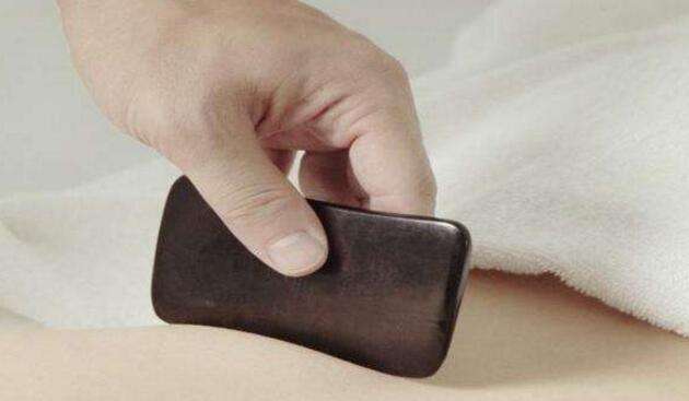 Jaké jsou výhody pravidelného škrábání Gua Sha