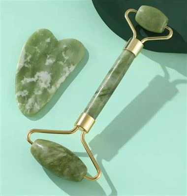 Zelený přírodní nefrity s krabicí