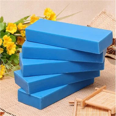 Mýdlový bar s modrým prádelem