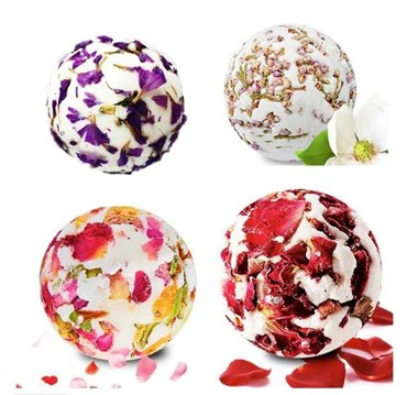 Bomby z růžových okvětních lístků