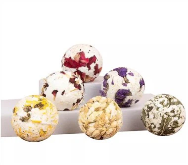 Bomba na koupel se skutečným sušeným květem