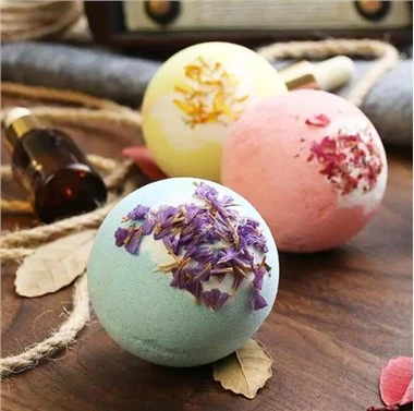 Koupelnové bomby s okvětními lístky